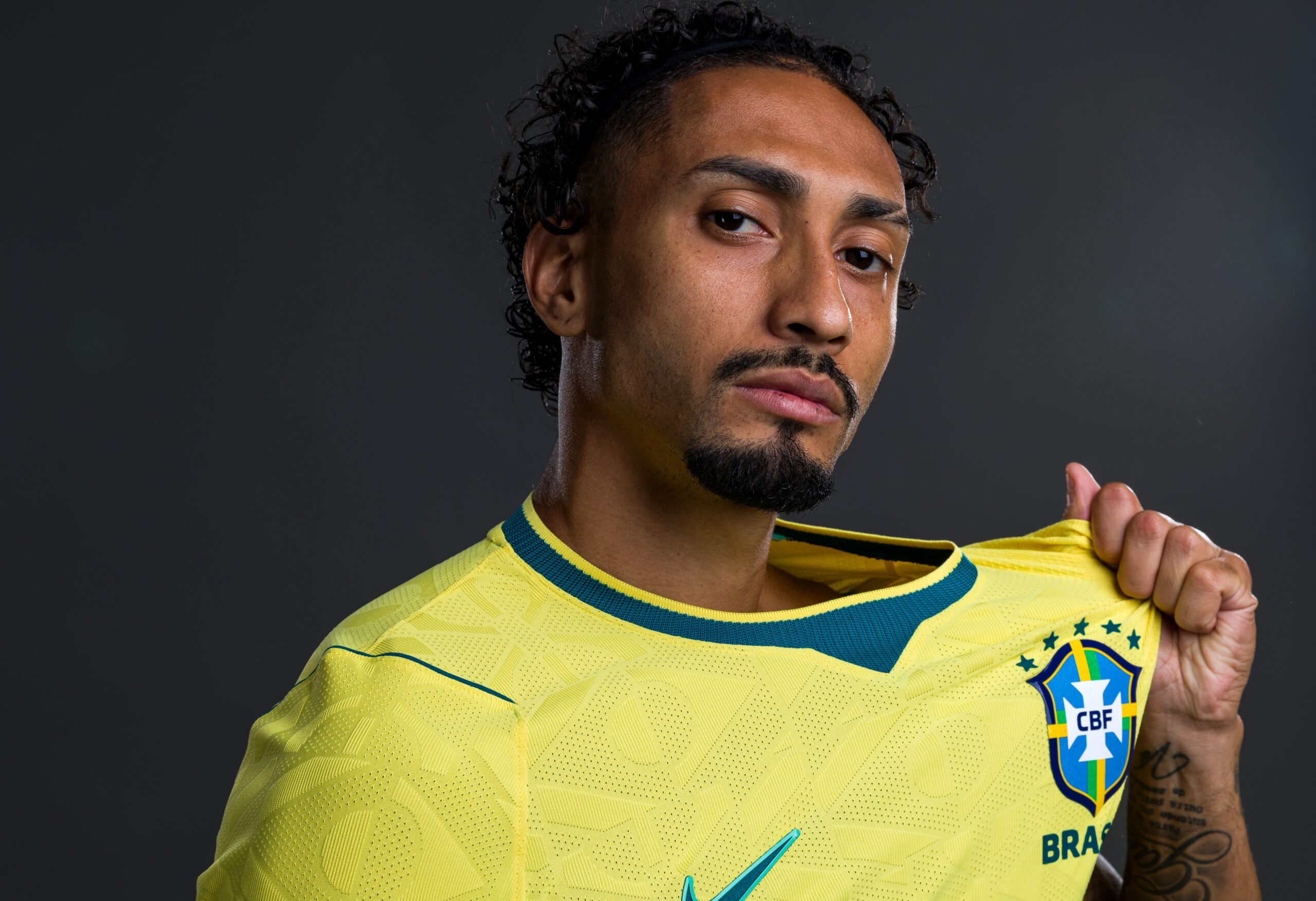 “Um dos poucos que não se omitiu”, destaca Ana Thaís Matos sobre Raphinha na Seleção
