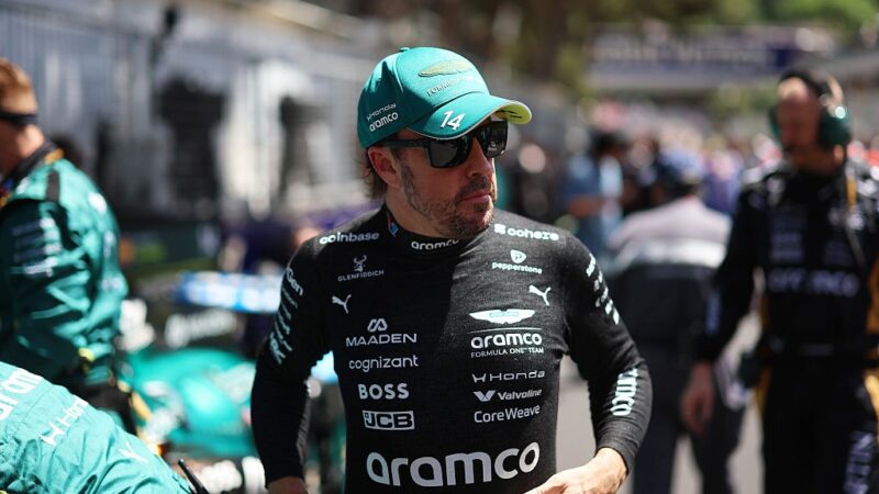 Alonso corre em Barcelona como herói nacional, mas prevê fase dolorosa da Aston Martin