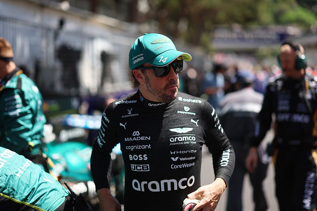 Alonso corre em Barcelona como herói nacional, mas prevê fase dolorosa da Aston Martin