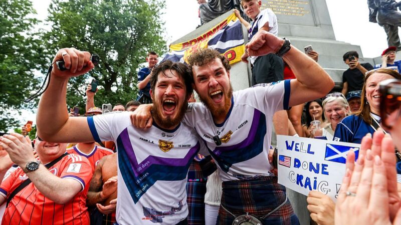 Com gaita de fole e kilt, escoceses “invadem” Boston para estreia na Copa após 28 anos