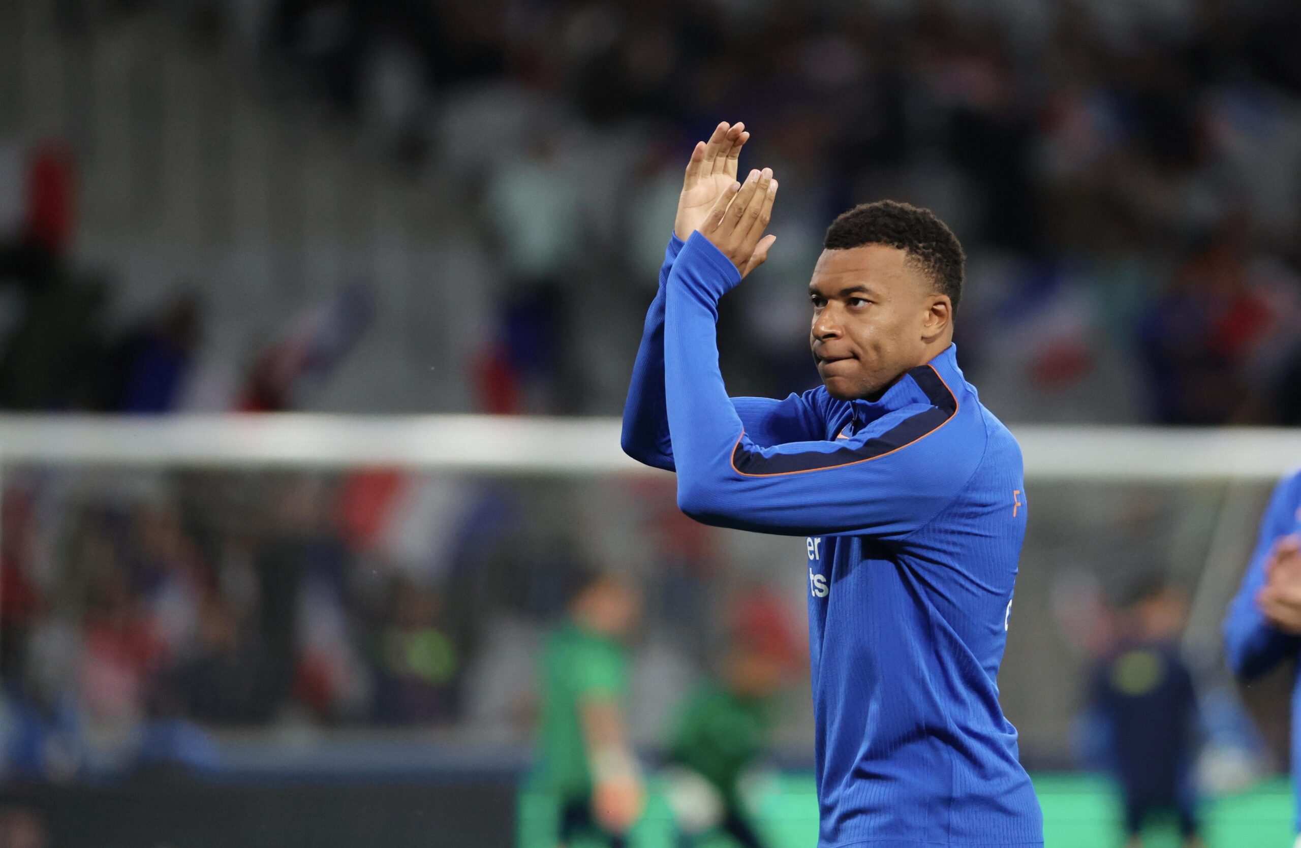 Mbappé toca flauta na TV e promete nova comemoração em caso de gol contra Senegal
