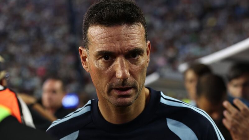 Após vitória, Scaloni pode promover até três mudanças entre titulares da Argentina