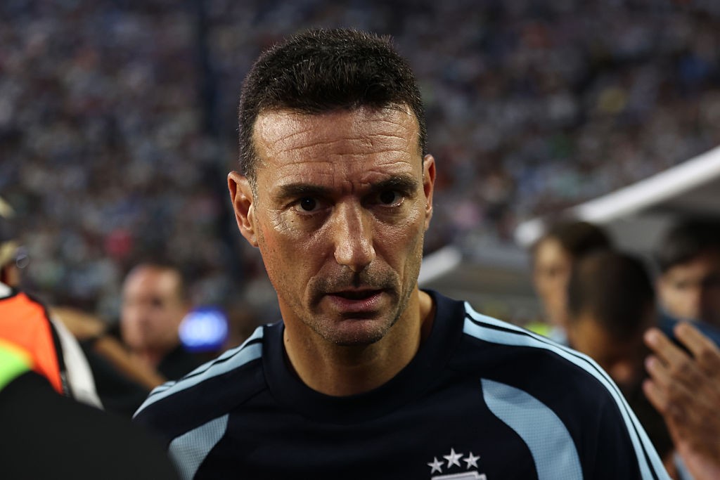 Após vitória, Scaloni pode promover até três mudanças entre titulares da Argentina