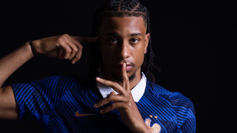 Olise publica nas redes fotos feitas pela TV por francesa que teve credencial negada na Copa