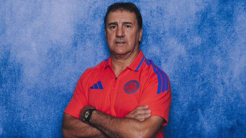 Técnico da Colômbia exalta James e questiona pausas prolongadas para hidratação: “Outra finalidade”