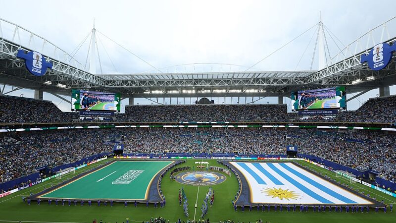 Entenda por que bandeira da Arábia Saudita não é colocada no gramado em abertura de jogos na Copa