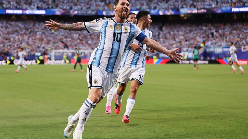 Messi explica choro em gol e festeja recorde pela Argentina: “Voltamos a nos emocionar”