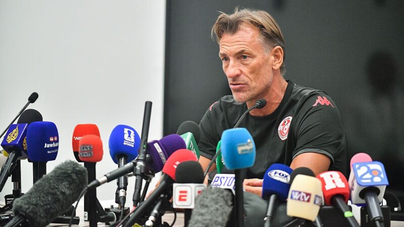 Novo técnico da Tunísia chega e tenta motivar elenco na Copa: “Enquanto há vida, há esperança”