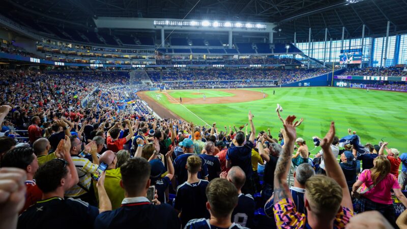 Prévia para quarta? Torcida da Escócia invade jogo da MLB e faz a festa em Miami
