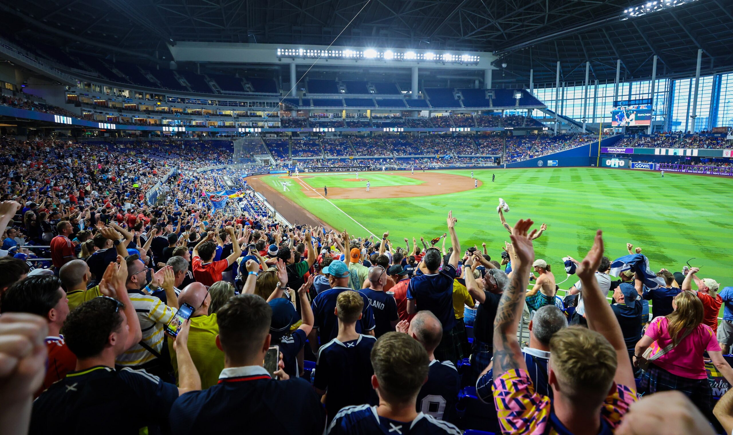 Prévia para quarta? Torcida da Escócia invade jogo da MLB e faz a festa em Miami