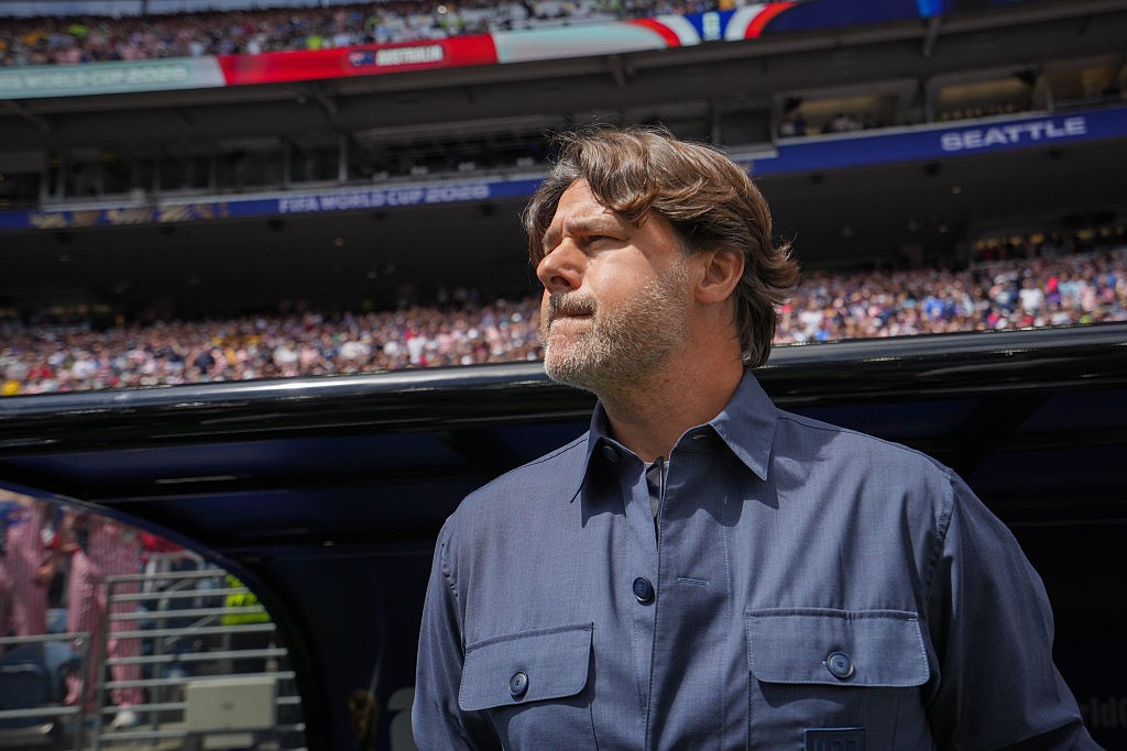 Entenda por que a roupa do técnico dos EUA tem chamado atenção na Copa