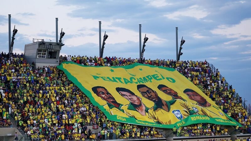 “Festa” vai rolar de novo? Estádio toca música do penta após vitória do Brasil sobre Haiti