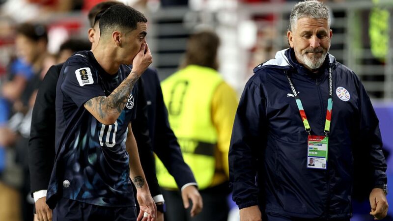 Comentarista do Paraguai é expulso da Copa após ataque à Fifa em caso ligado à “Lei Vini Jr.”