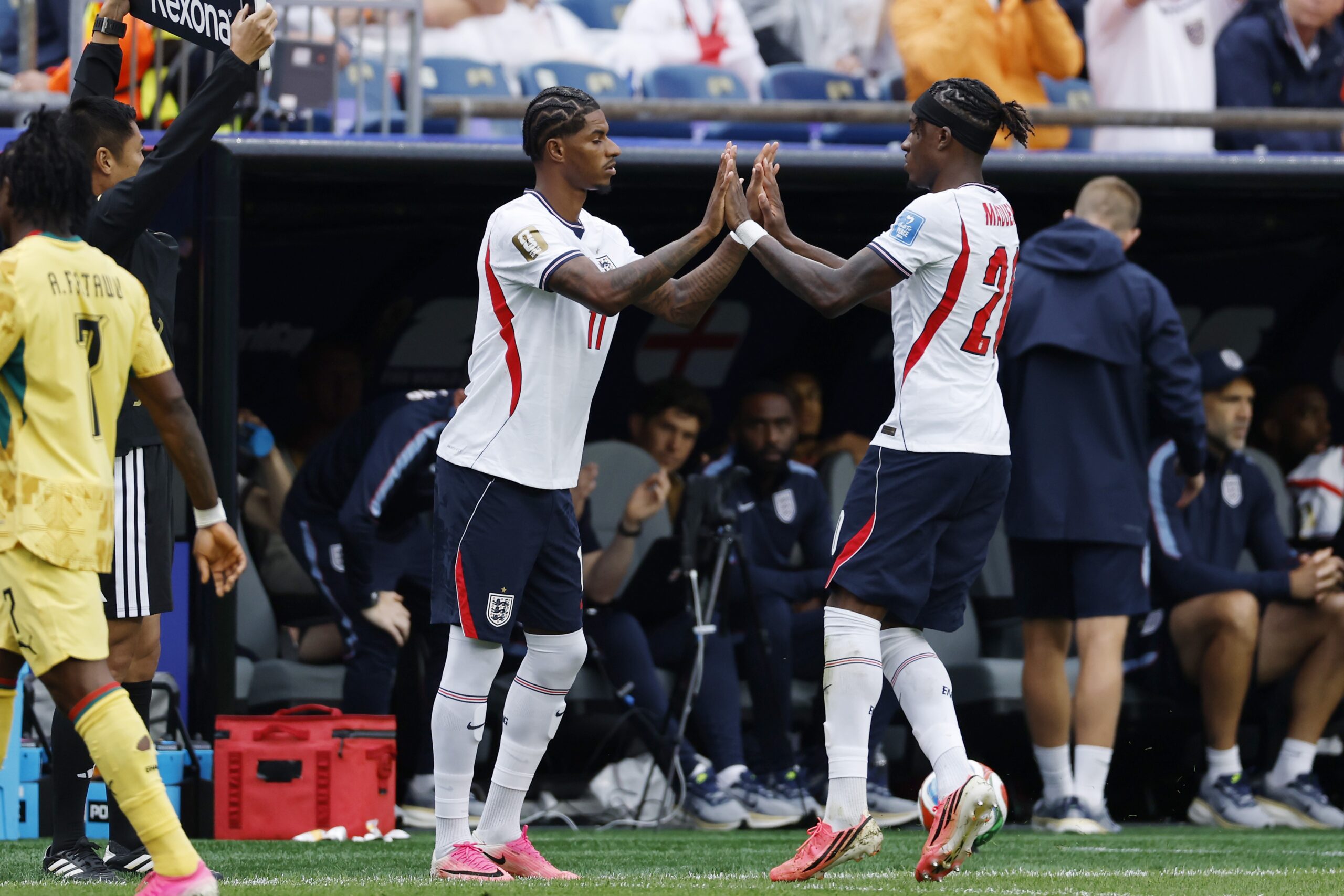 Rashford iguala marca de Denílson como jogador com mais partidas em Copas saindo do banco