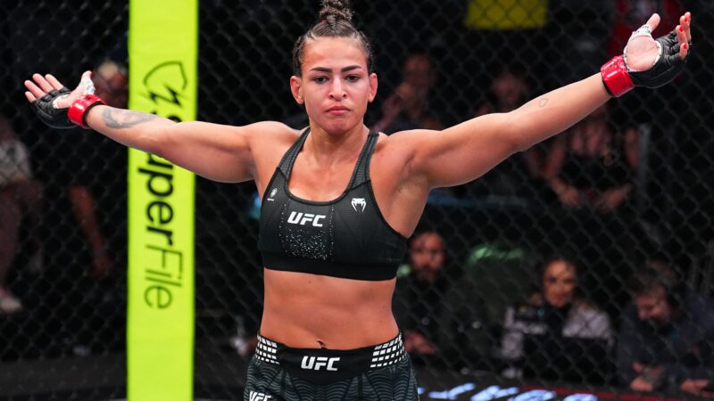 UFC: Bia Mesquita leva susto, mas finaliza inglesa e segue invicta