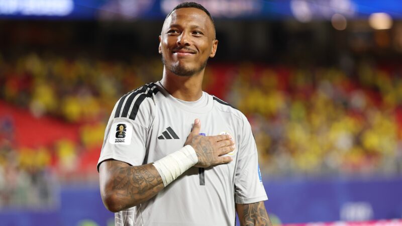 Goleiro de Curaçao tem camiseta de Messi e Neuer, mas não dá a dele no empate heroico: “Loucura”