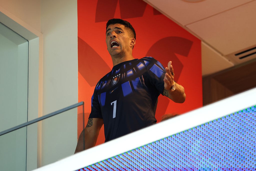 Aplausos, comemoração e frustração: veja reações de Luis Suárez em empate do Uruguai