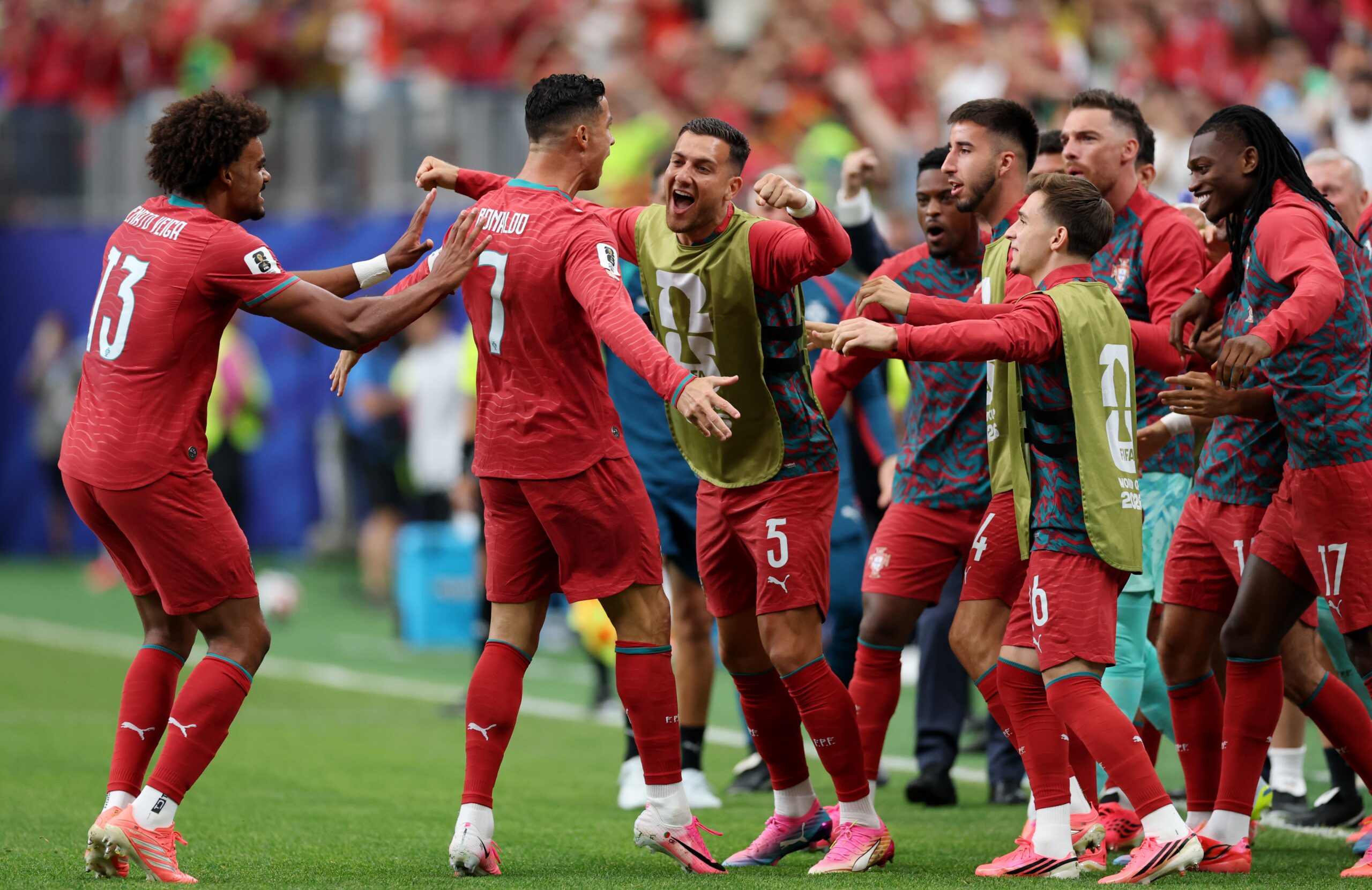 Por que Cristiano Ronaldo abraçou Diogo Dalot depois de primeiro gol por Portugal na Copa do Mundo