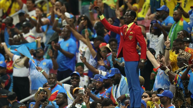 Colômbia x RD Congo: torcedor icônico congolês chama a atenção e gera reações nas redes sociais