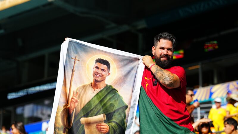 Cristiano Ronaldo deve ser titular ou reserva de Portugal no mata-mata da Copa? Vote na enquete