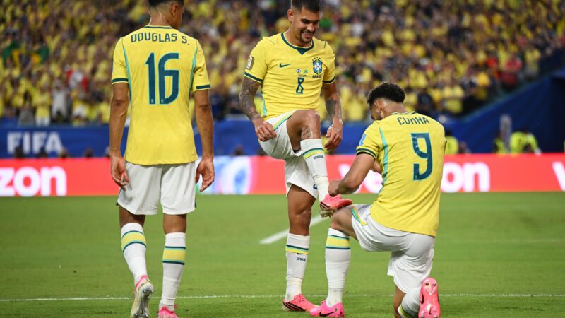 Jogadores do Brasil comemoram vitória a classificação nas redes sociais