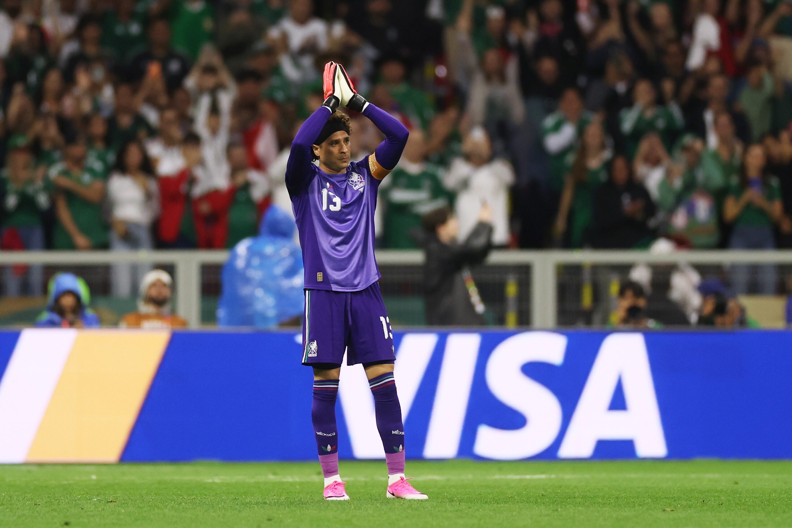 Ídolo do México, Ochoa entra em campo em sua sexta Copa do Mundo