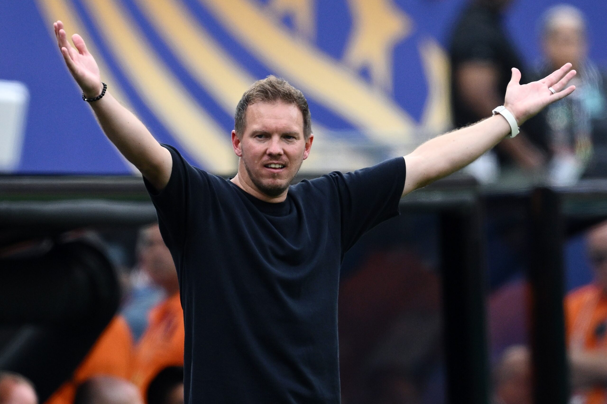 Campeão mundial, Podolski minimiza derrota alemã: “Talvez seja bom levar um soco na cara”