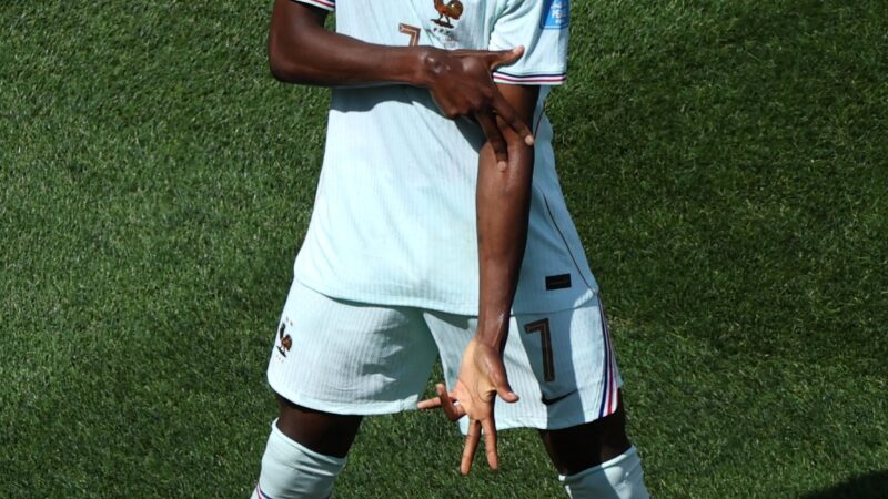 “Gelo nas veias”: entenda a comemoração de Dembélé em hat-trick pela França