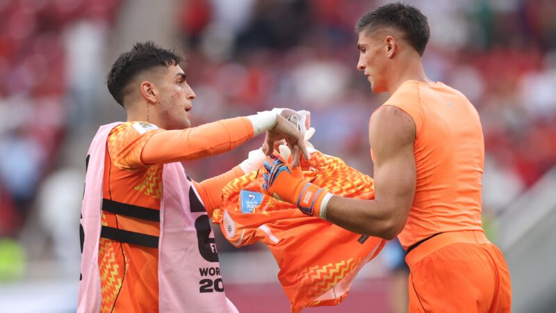 Goleiro do Inter, substituto de Muslera, foi um dos líderes de rebelião contra Bielsa, segundo rádio