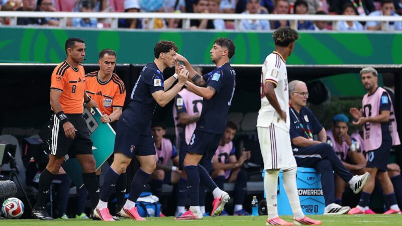 Valverde se irrita após ser substituído por Bielsa em Uruguai x Espanha
