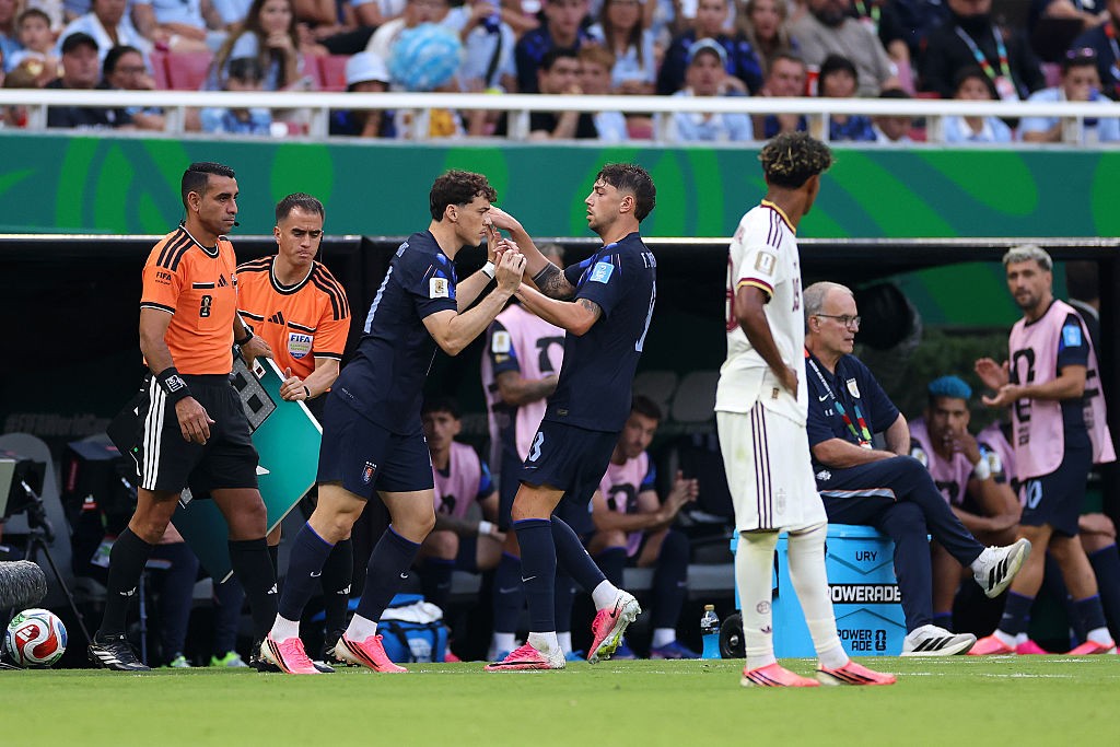 Valverde se irrita após ser substituído por Bielsa em Uruguai x Espanha