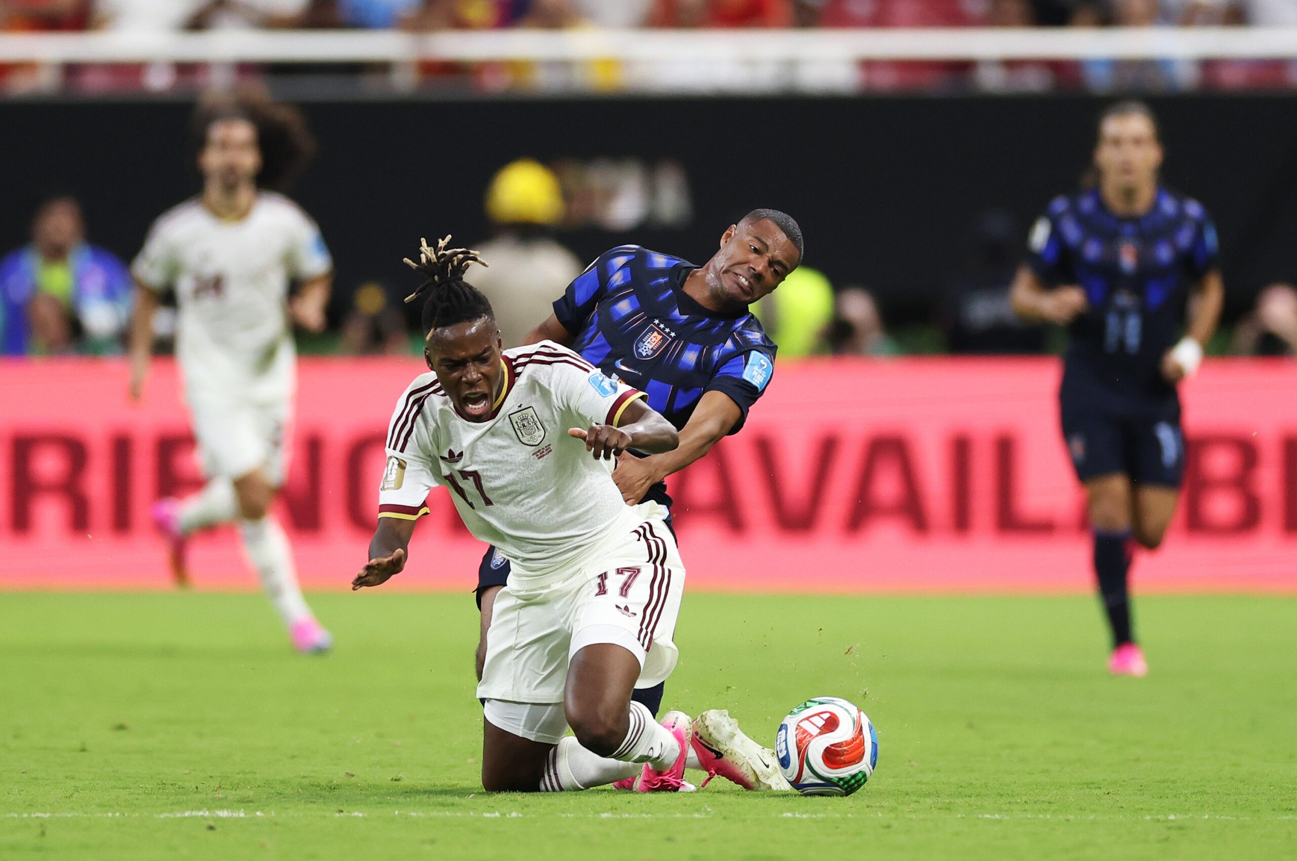 Técnico da Espanha explica lesão de Nico Williams e diz que atacante superou mágoa com De la Cruz