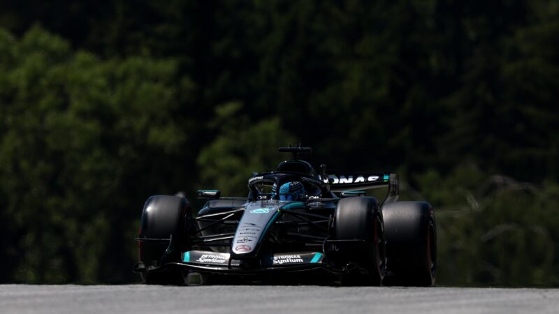 Entenda por que Russell manteve pole após dar volta durante bandeira amarela
