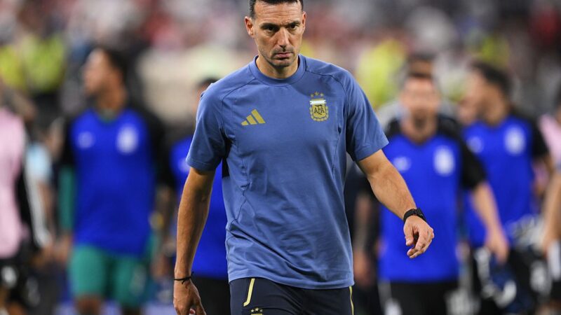 Scaloni explica Messi no banco em último jogo da fase de grupos: “Não pensa nos números”