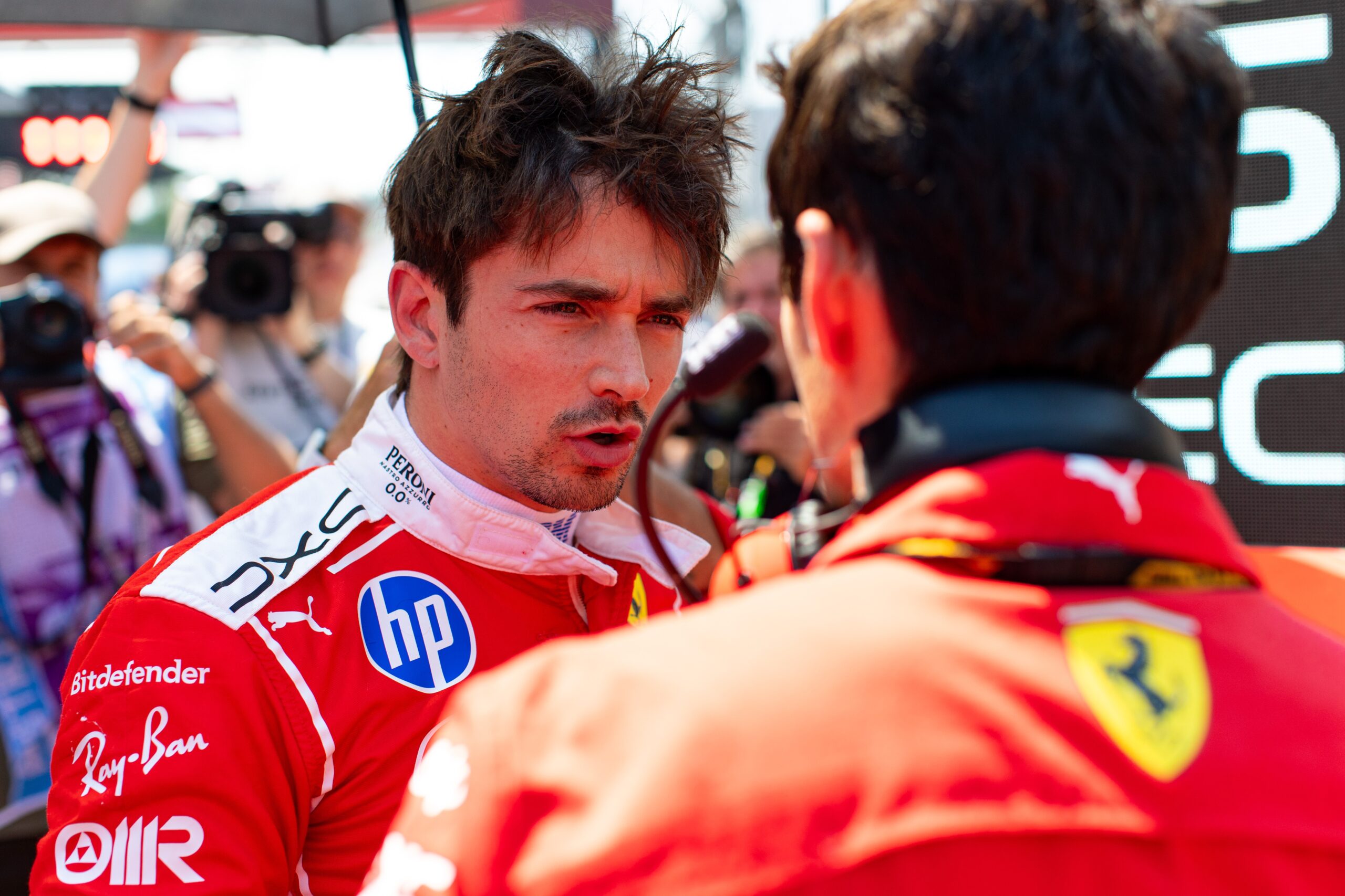 Leclerc se frustra pelo rádio com carro da Ferrari: “É horrível”