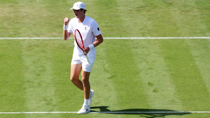 João Fonseca vence espanhol e avança à segunda rodada em Wimbledon