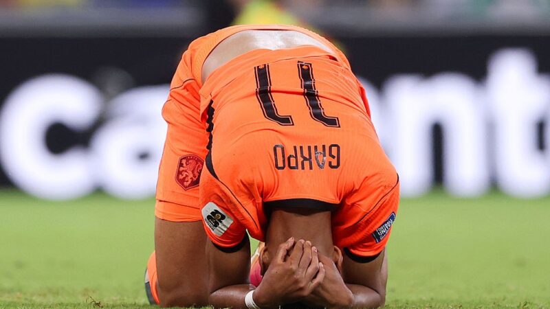 Autor de gol da Holanda, Gakpo chora por perda de filho ainda na gravidez