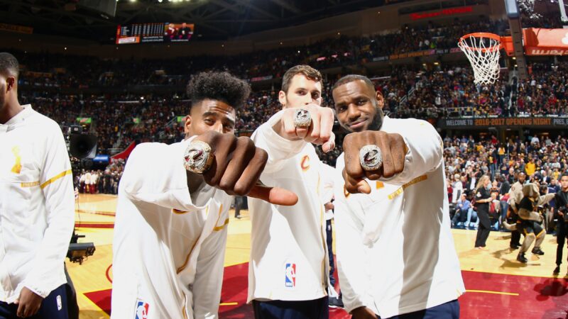 LeBron reúne elenco campeão dos Cavs dez anos após o título: “O grupo finalmente se encontrou”