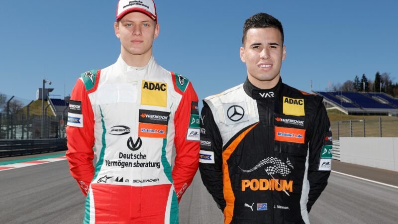 Em julgamento de estupro, tribunal expõe mensagens em caso ligado à casa de Schumacher