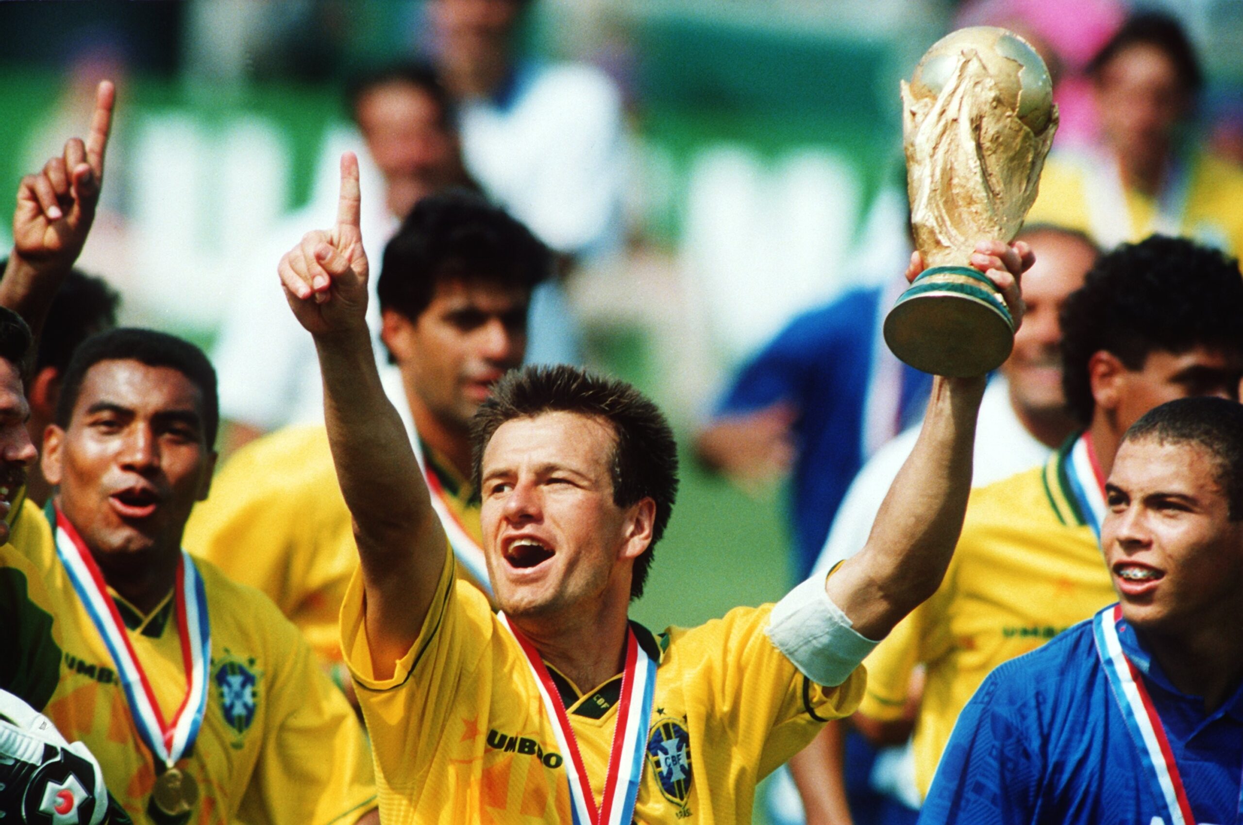 O que ajudou a formar a Seleção? JN explora a raça do futebol brasileiro