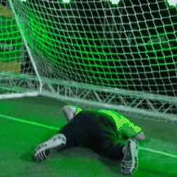 Ex-goleiro do United e da Austrália sofre lesão em evento pré-Copa do Mundo; veja vídeo