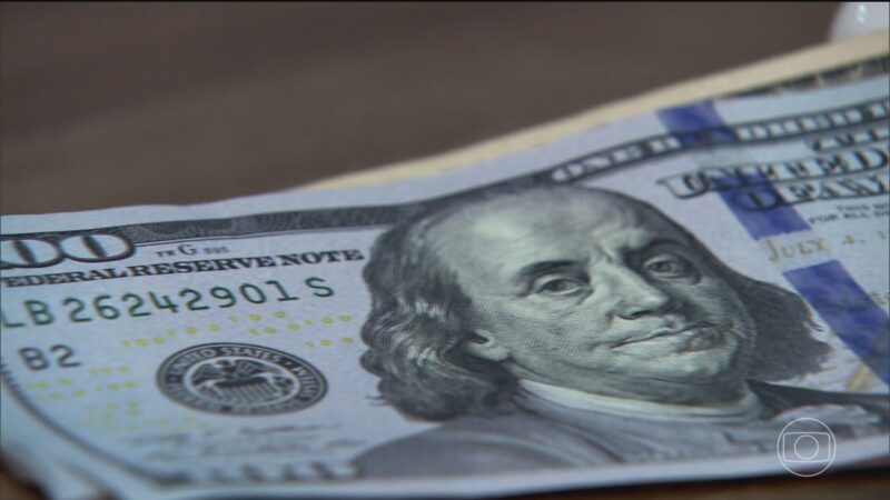 Dólar abre em alta, após decisões de juros e acordo entre EUA e Irã