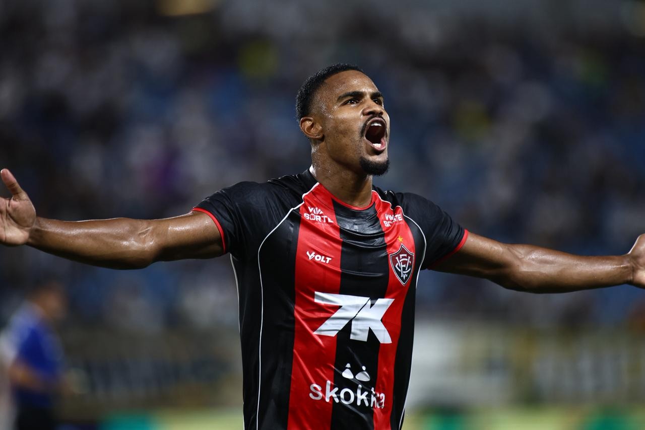 Nathan Mendes, do Vitória, sofre lesão no joelho e está fora da temporada
