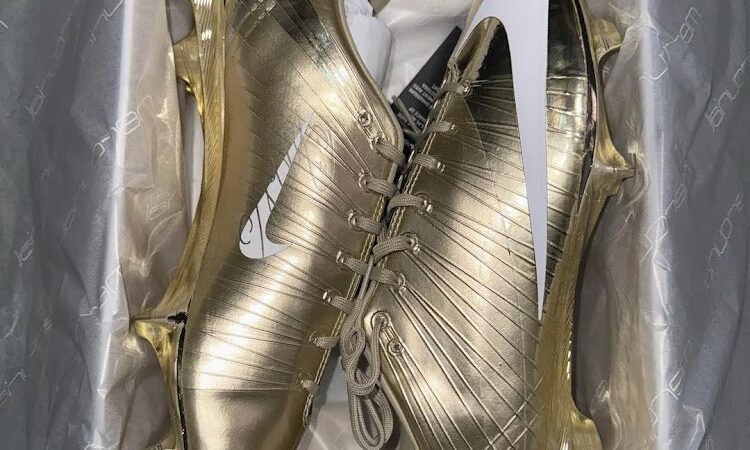 Site vaza fotos da nova chuteira dourada de Cristiano Ronaldo; veja