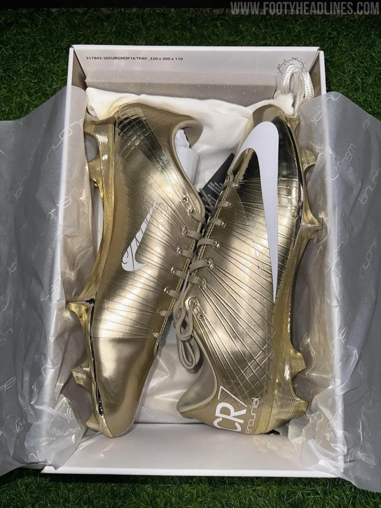 Site vaza fotos da nova chuteira dourada de Cristiano Ronaldo; veja