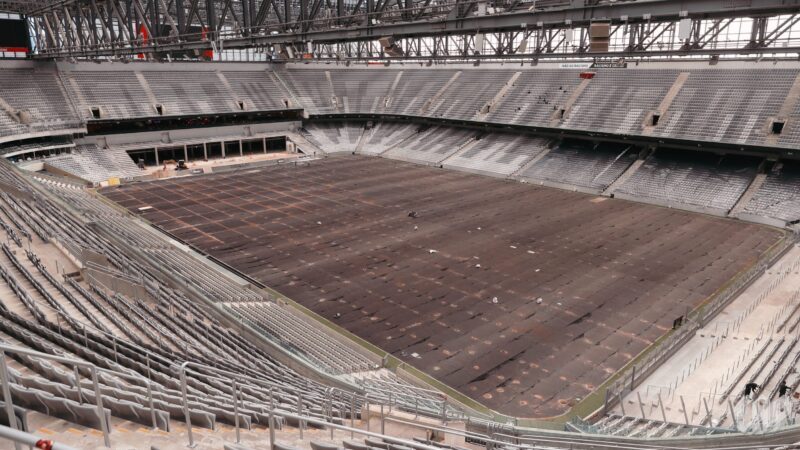 Athletico conclui retirada do gramado sintético da Arena da Baixada para troca; veja imagens