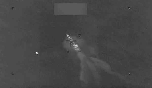 Forças dos EUA atacam embarcação no Caribe e matam dois homens sob acusação de tráfico de drogas; seis tripulantes sobrevivem