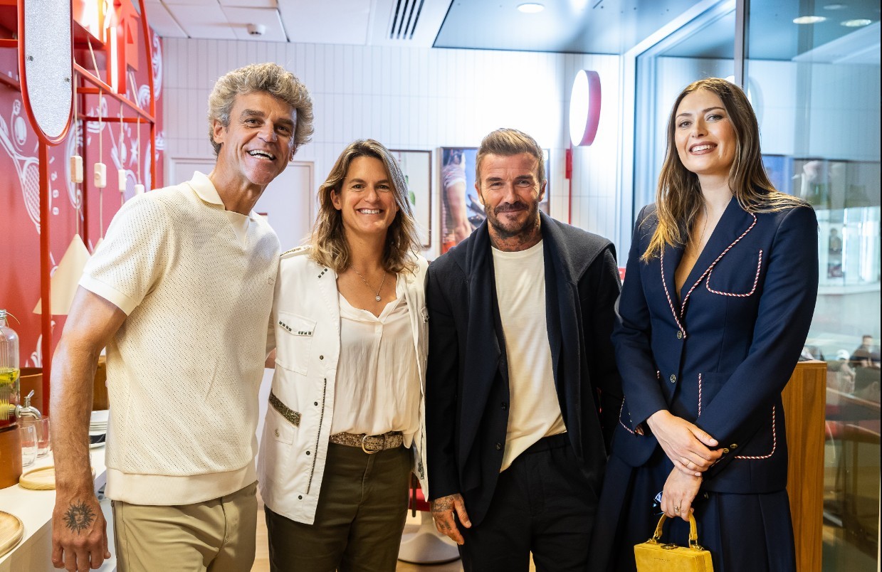 Guga, Beckham e Sharapova aparecem juntos em evento em Roland Garros