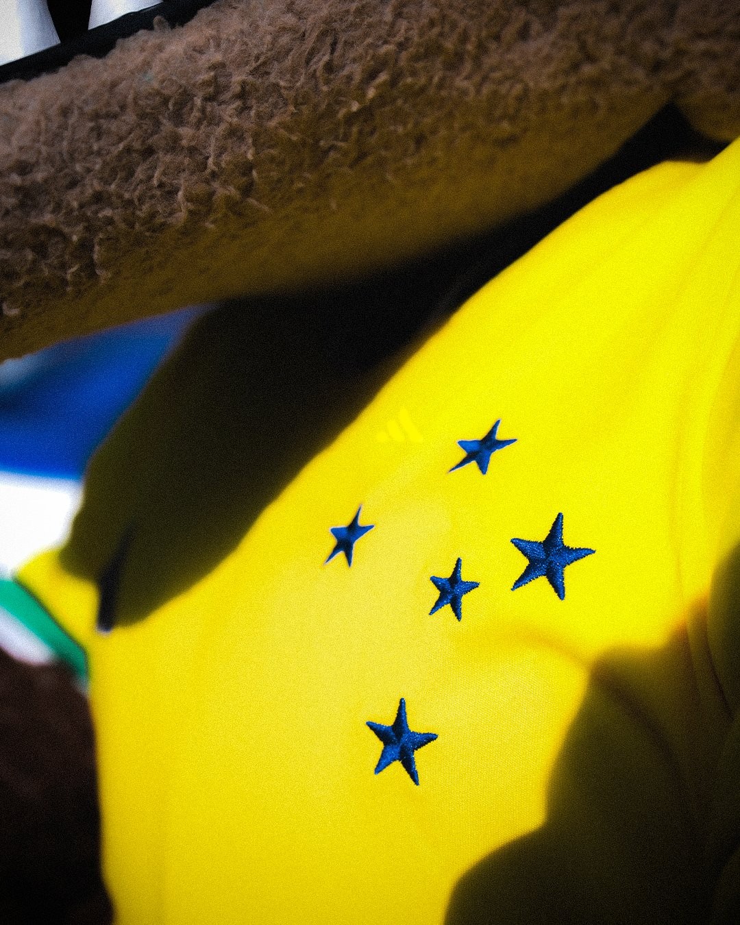 Cruzeiro lança camisa em homenagem à Seleção Brasileira; veja fotos