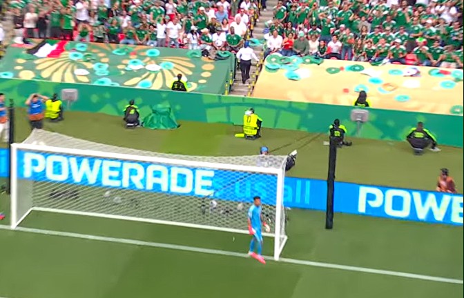 Bolada em segurança agita web em México x África do Sul; veja os memes do jogo